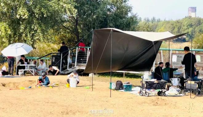 大剧院周边成市民“露营宝地”开元ky棋牌不出远门也惬意|(图2) 大剧院周边成市民“露营宝地”开元ky棋牌不出远门也惬意|(图2)
