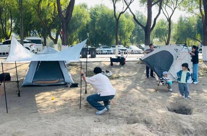 大剧院周边成市民“露营宝地”开元ky棋牌不出远门也惬意|(图3) 大剧院周边成市民“露营宝地”开元ky棋牌不出远门也惬意|(图3)